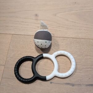 Lovevery Black and White Silicone Ring/Rattle Ball